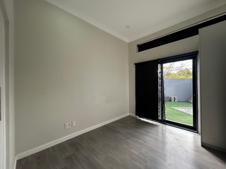 To Let 2 Bedroom Property for Rent in Royal Ascot Western Cape